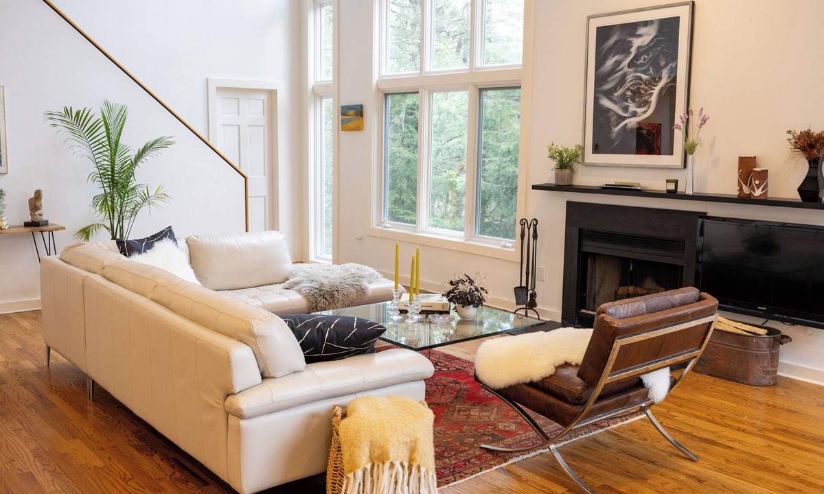 Lenox House | Bright & beautiful lakefront retreat. 5 minute walk to Tanglewood!