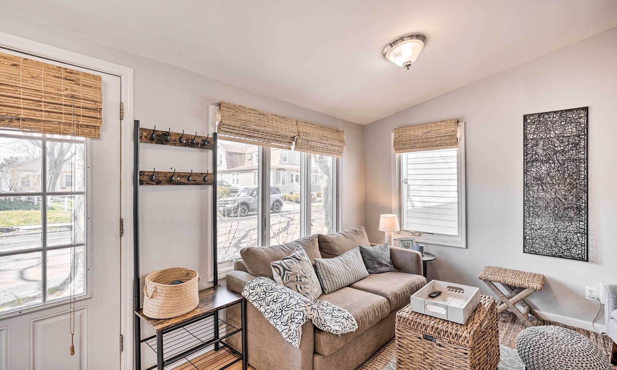Lake Como Cottage | Bright Belmar Cottage < Half Mi to Boardwalk!
