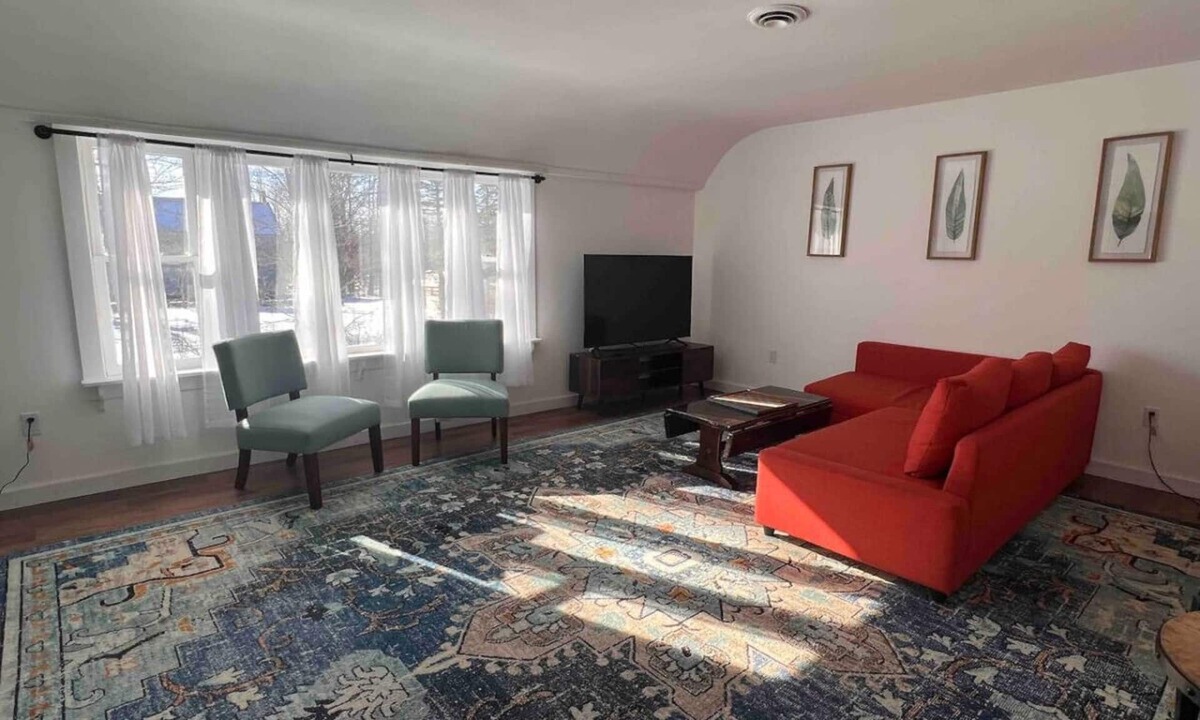 Lanesborough Apartment | Bright Boho Apt in 18th c Berkshire Farmhouse