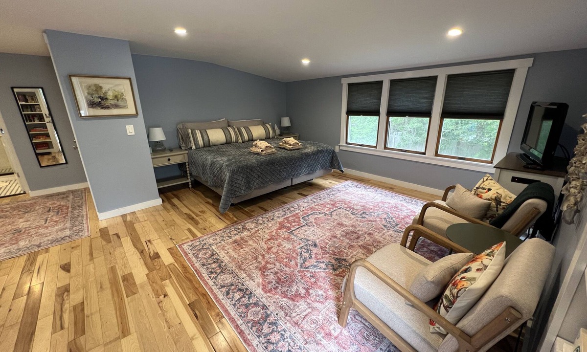 West Tisbury Apartment | Bright clean apartment w/free use of car w/private beach sticker. Pet friendly!