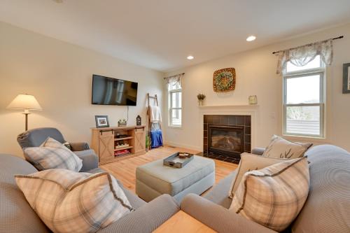 West Hartford House | Bright Condo w/Community Perks: Near Ski Quechee!