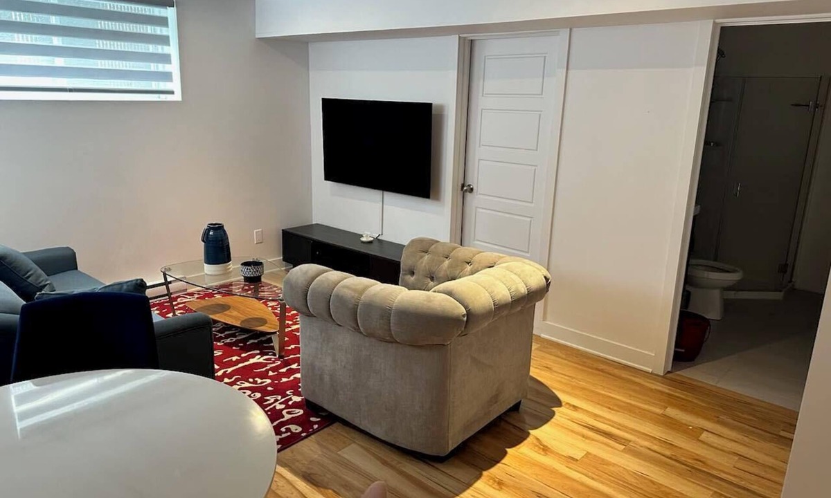 Mirabel House | Bright single room for rent in a 5½-room apartment
