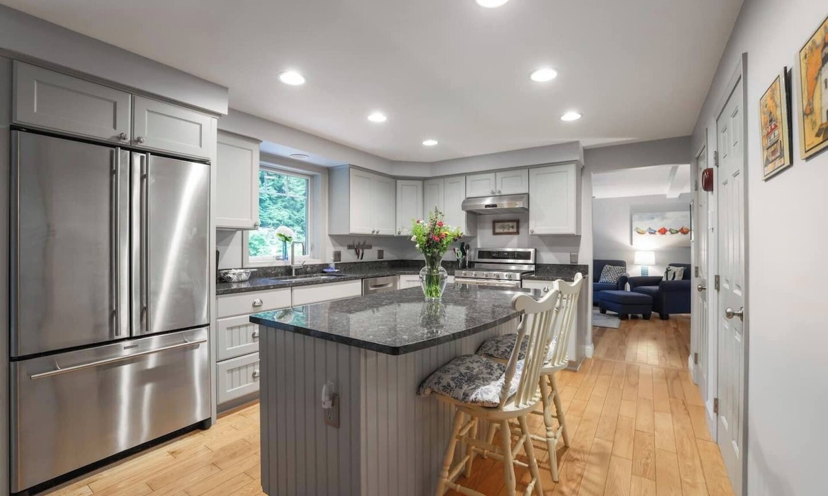 Kennebunk House | Bright & Spacious Home near to Beaches and Dock Sq