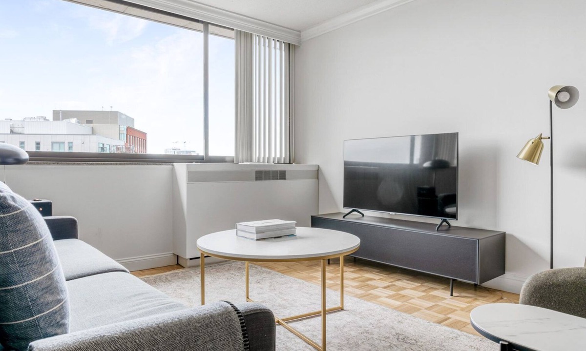 Fenway–Kenmore Apartment | Bright Symphony 1BR w/Doorman & Business Center, near MFA, by Blueground