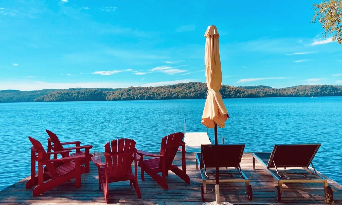 Hastings Highlands Cottage | Bright Viceroy Cottage | Shallow Entry Beach & Stunning Baptiste Lake Views