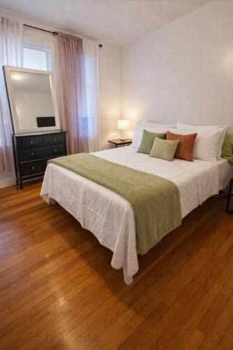 University Heights House | Bronx City Stay Private Room Near Manhattan