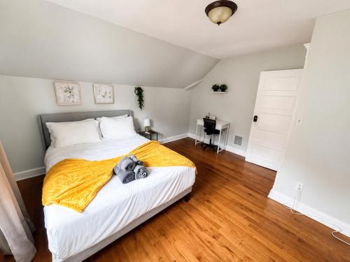 Beaver Hills House | Budget Private Room 4 near Yale & Hospitals Grasso