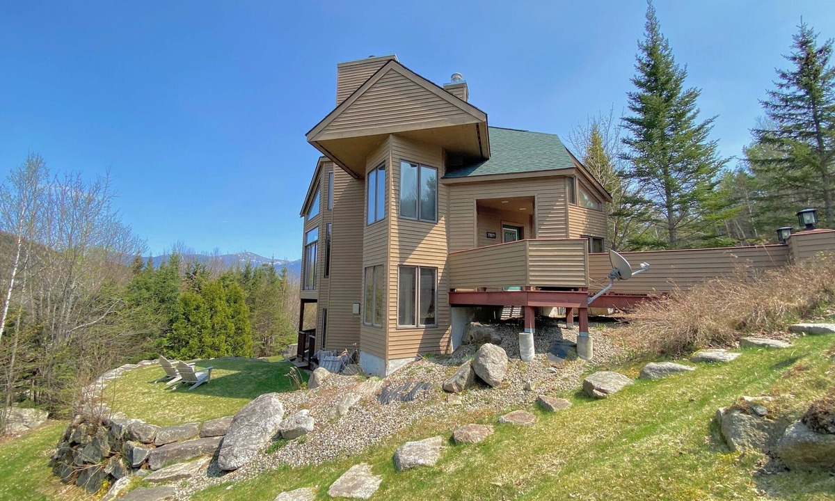 Carroll House | C3 Crawford Ridge Townhome with views - walk to ski lodge/slopes, dog friendly!