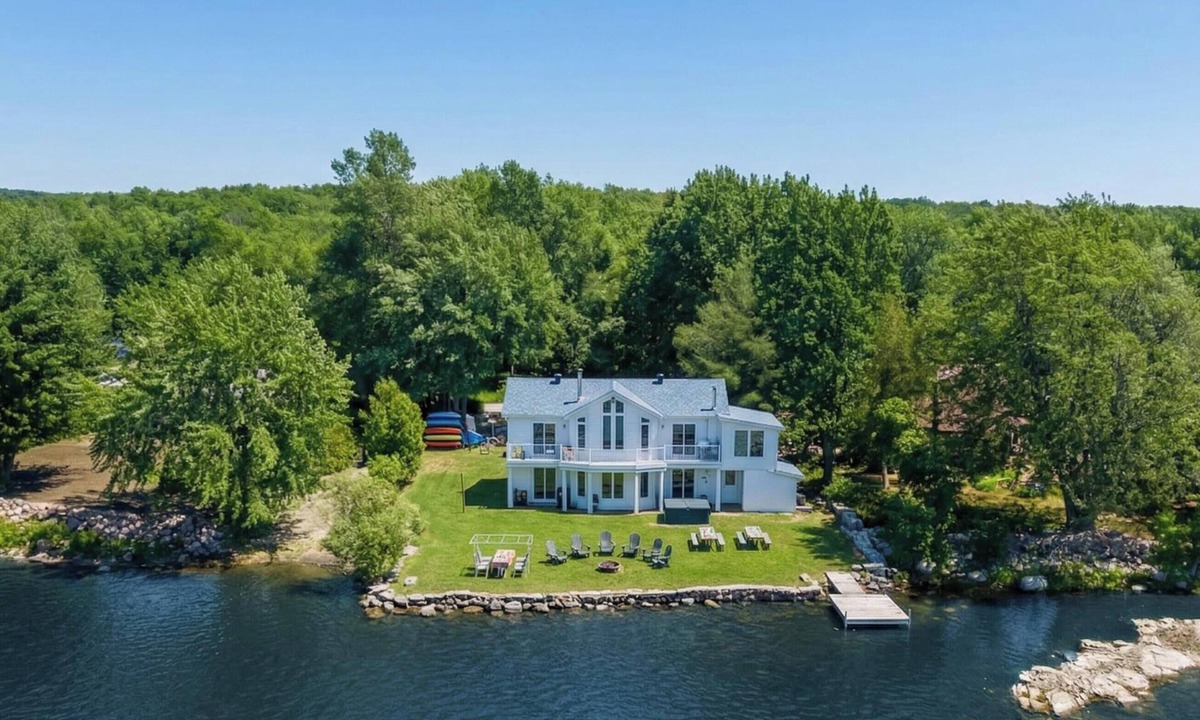 Saint-Andre-d'Argenteuil Ski Chalet | Chalet Blanc/Lakefront/Private SPA/Pool Table