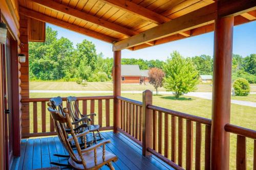 Geneva House | Cabin Otisco Lake Views Fire Pit & Pool Table