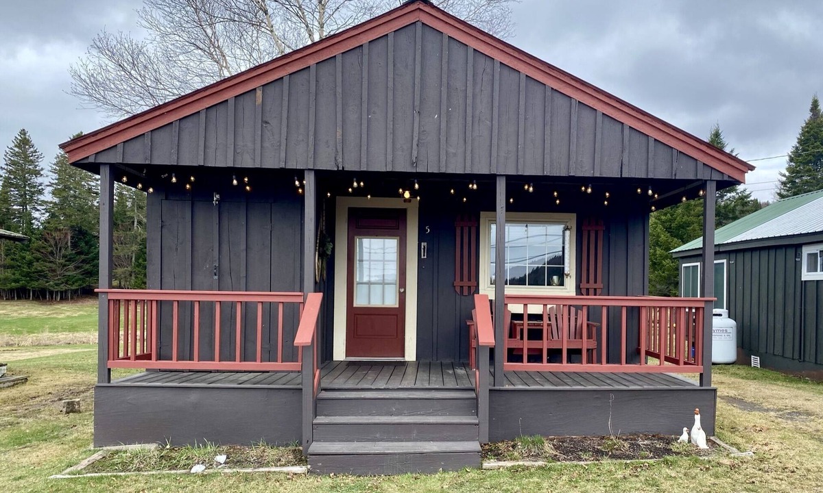 Pittsburg Cabin | Cabin with Snowmobile and ATV Trail Access