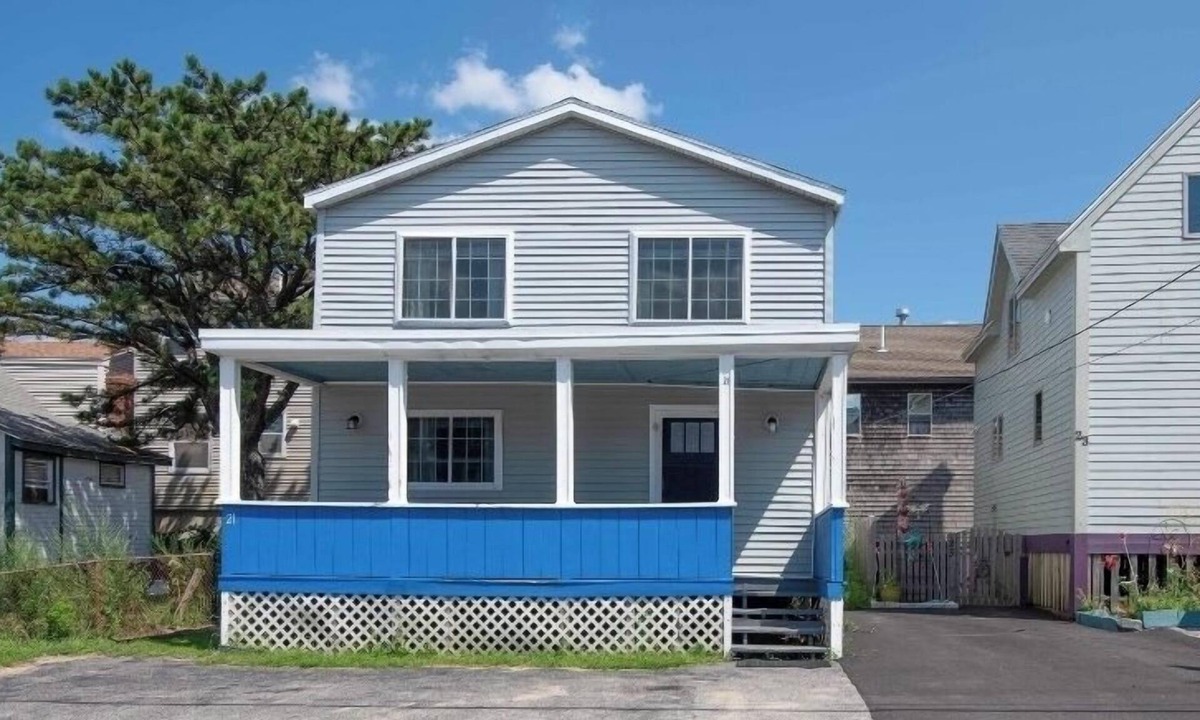 Camp Ellis House | Camp Ellis Beach House, just 100 steps to the beach! 3 BdRm, 1.5 Bath