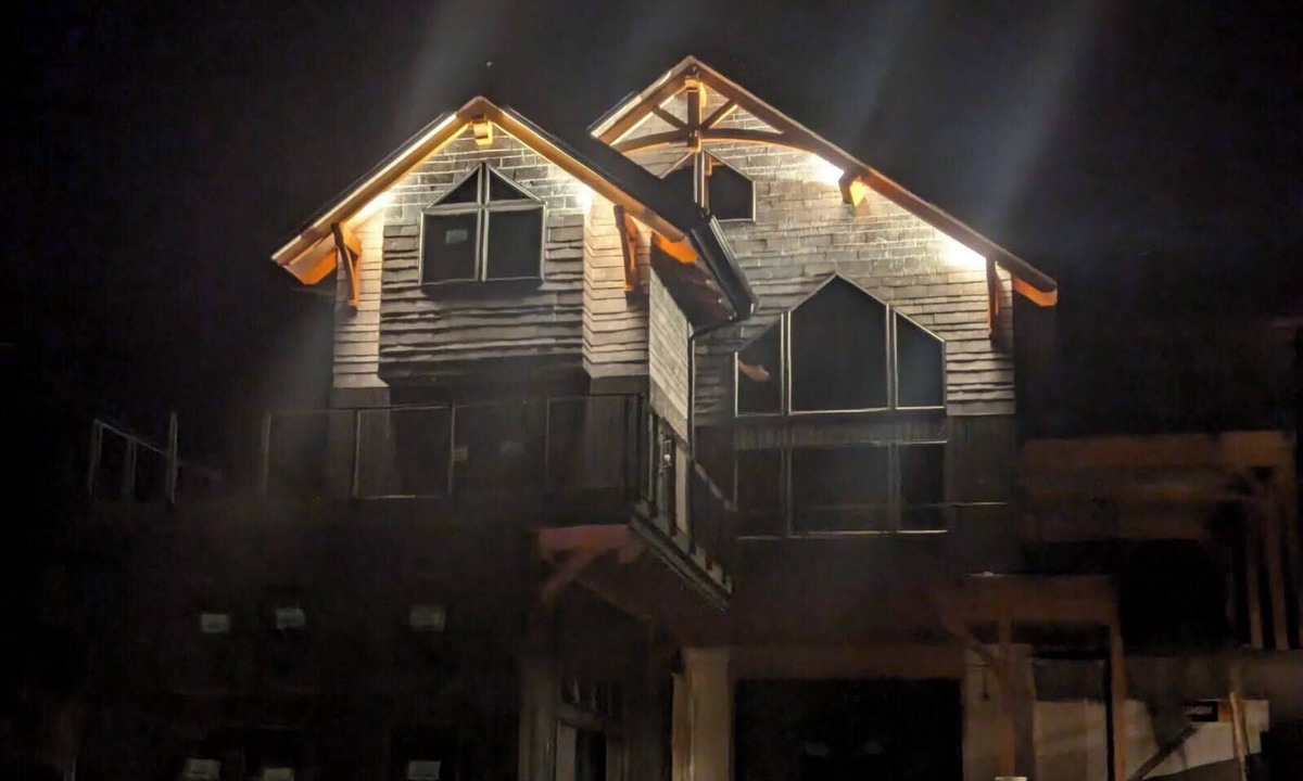 Tupper Lake Cabin | Camp Liluna- Tranquil, new waterfront home with A/C on Upper Saranac - Sleeps 14