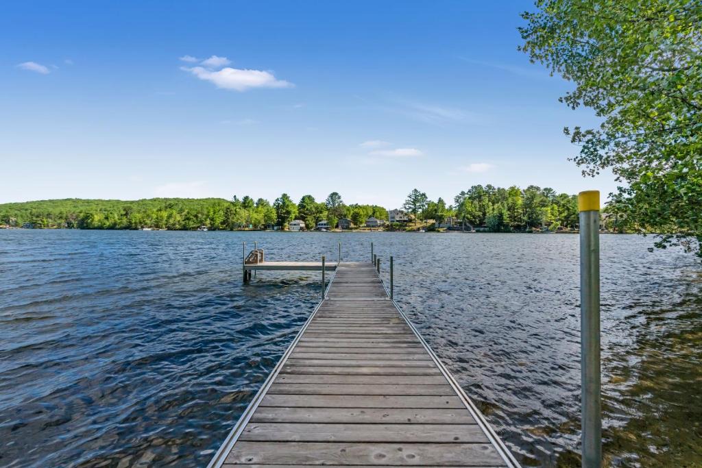 Shapleigh House | Camp S'Mores Waterfront Hot Tub Dogs FREE