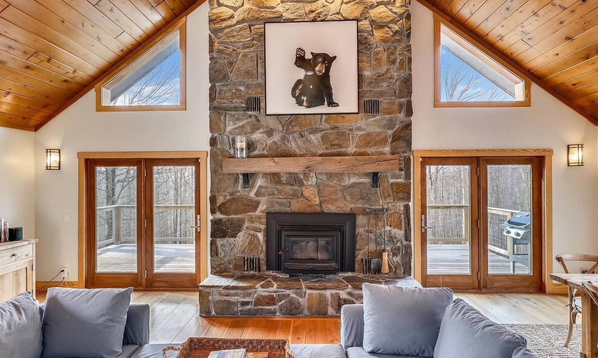 Stowe Area Ski Chalet | Can't Bear to Leave - Perfectly Appointed Chalet in Stowe!