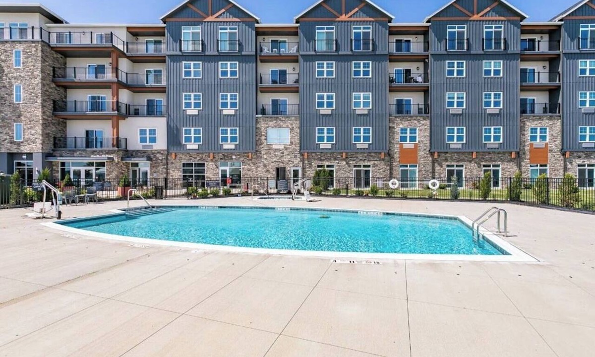 Canandaigua Condo | Canandaigua Condo w/Restaurant and Pool/Hot Tub