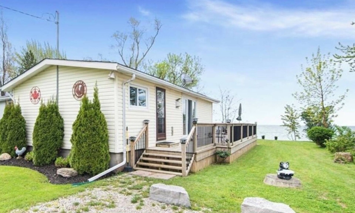 Dunnville Cottage | Cancellation August dates available 3 BR Beachfront Lake Erie 1 HR from Niagara