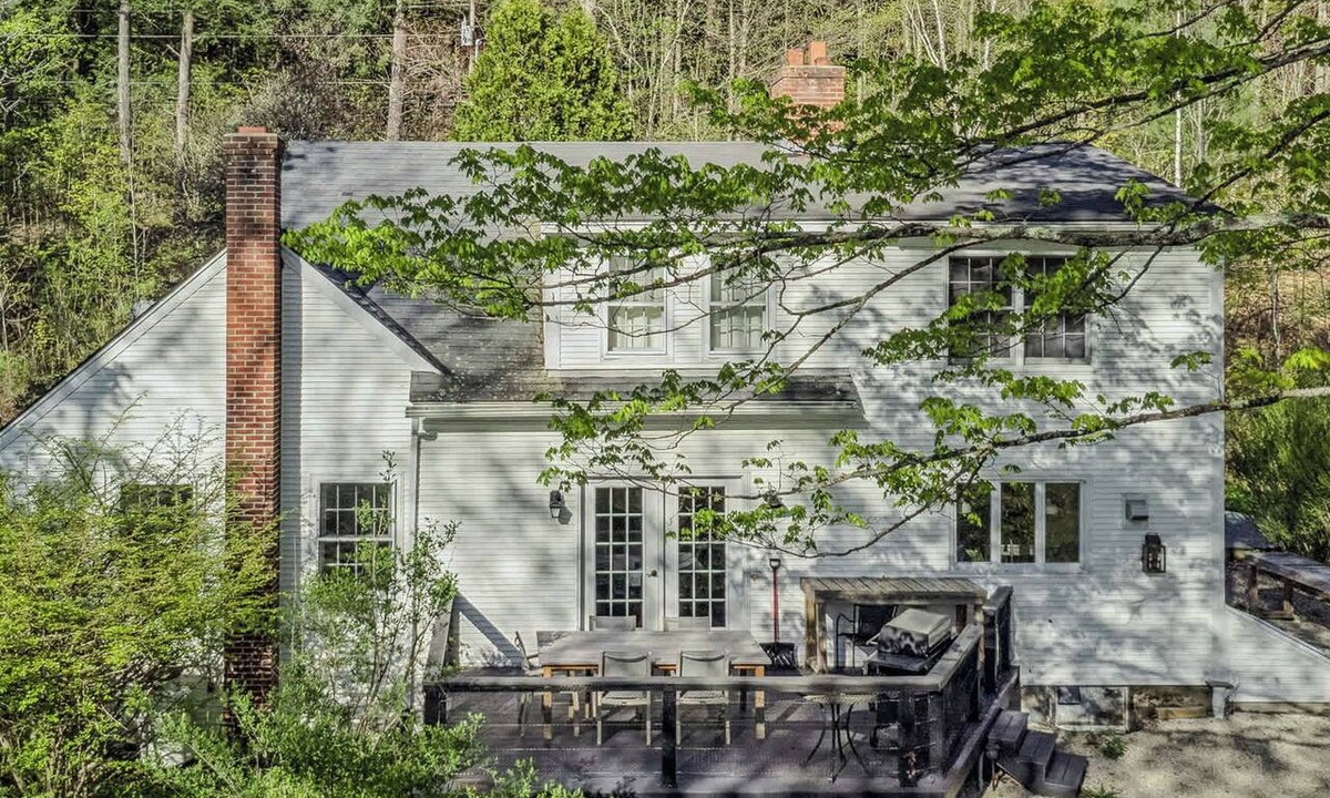 Woodstock House | Cape Cod Home in Woodstock, Pet-Friendly & Wooded