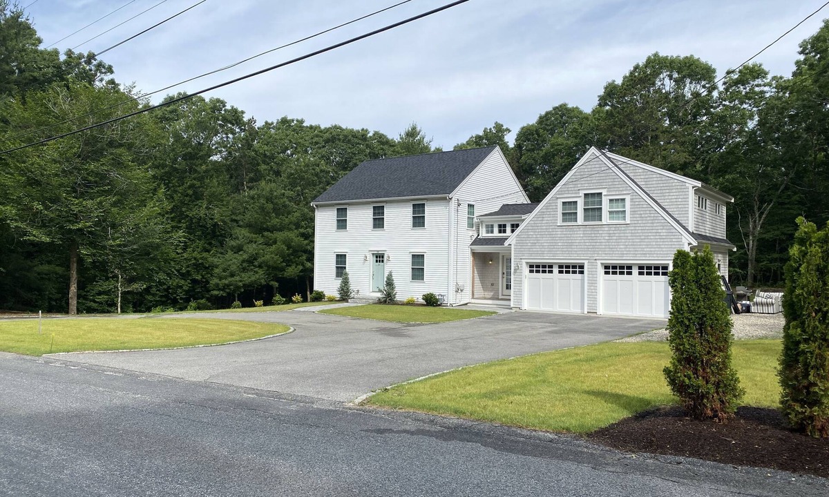 Marstons Mills House | Cape Cod location with 6 bedrooms and 4 baths, well furnished for your comfort!