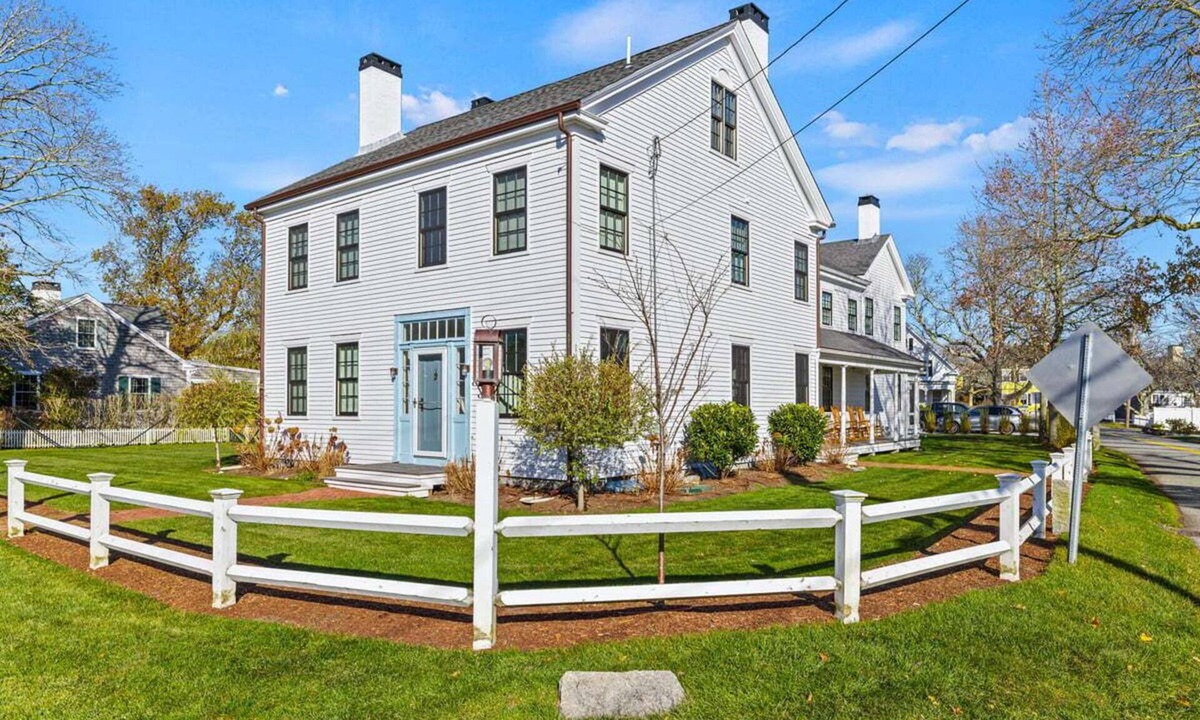 South Yarmouth House | Captain Isaiah House: 033-Y Classic Sea Captain's House, Walk/Bike to Everything