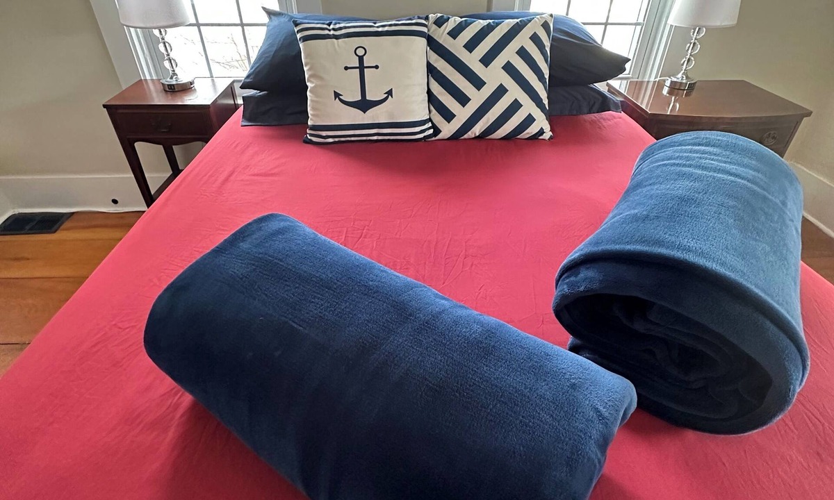 Bath House | Captain's 2BR Suite. Best value, near everything, big yard, treehouse. No fees.
