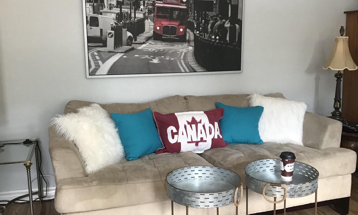 Carleton Place Apartment | Carleton Place Downtown Airbnb Apartment Retreat - Sleep Max 5