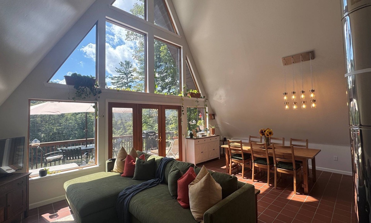 Oneonta House | Casa Bella - Beautiful home, thoughtful decor