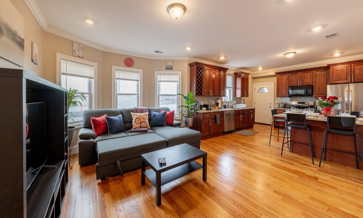 Dorchester Apartment | CASHBACK 10% - 90-Boston Spacious Convenient Apartment