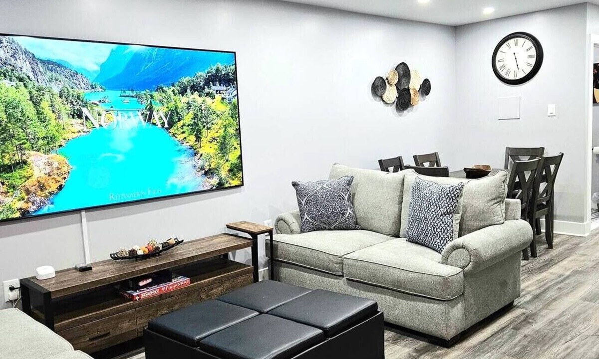 Newbold House | Catch Phillies Games, 5BR, Hot Tub, Sleeps 14