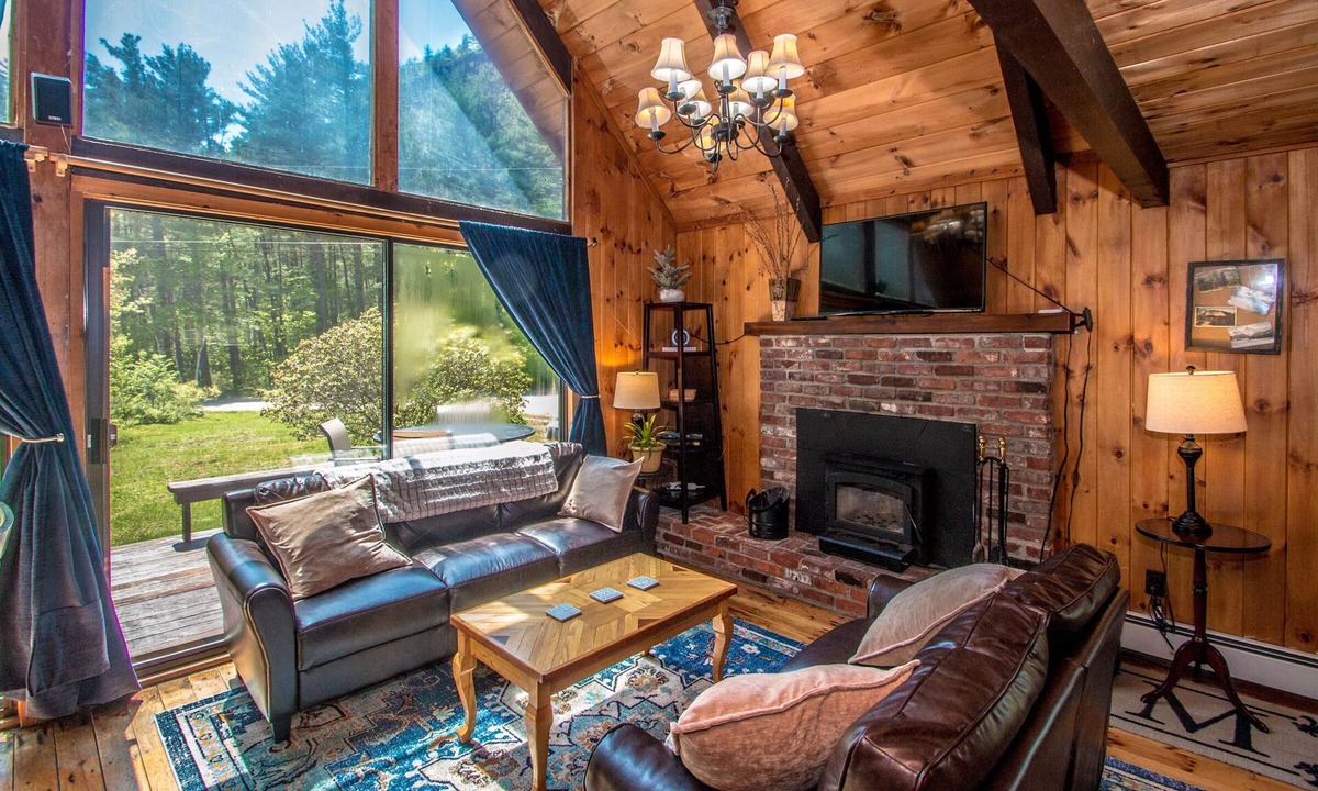 North Conway Ski Chalet | Cathedral Ledge View Chalet. Walk to Echo Lake & 5 Min to Town!