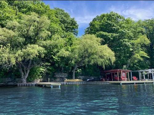 Washingtonville House | Cayuga lake cottage with private lake access