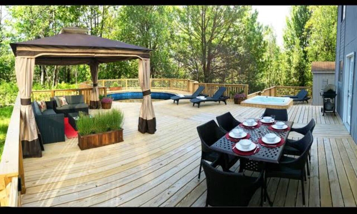 Long Pond Cabin | CEDAR CABIN Stylish Retreat w Onsite Pool, Hot Tub and Fire Pit in the Poconos