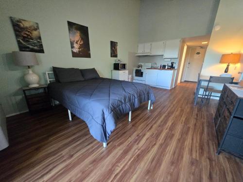 Weirs Beach Apartment | Cedar Lodge Condo with Private Balcony & Full Kitchen