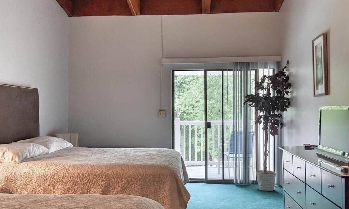 Weirs Beach House | Cedar Lodge Room 2 Queen Beds & Private Balcony
