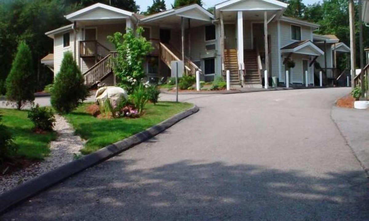 North Stonington Hotel | Cedar Park Whirlpool Suites