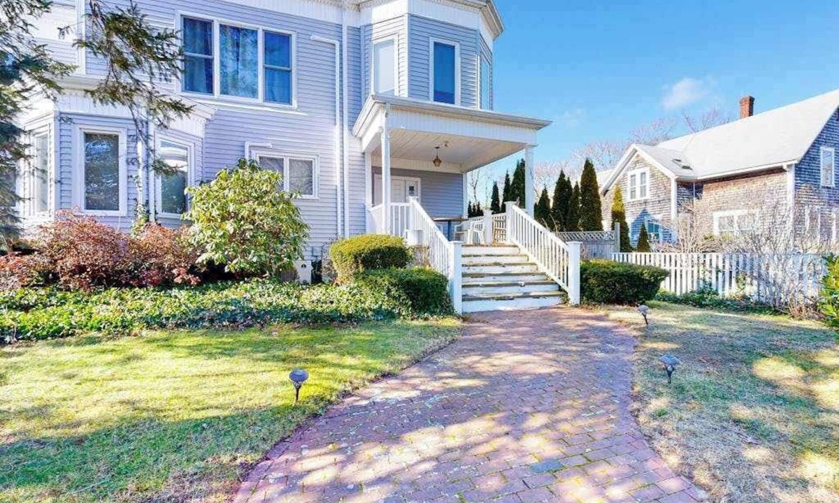 Vineyard Haven Apartment | Central 2nd-floor apartment with propane stove, grill, W/D, & great location