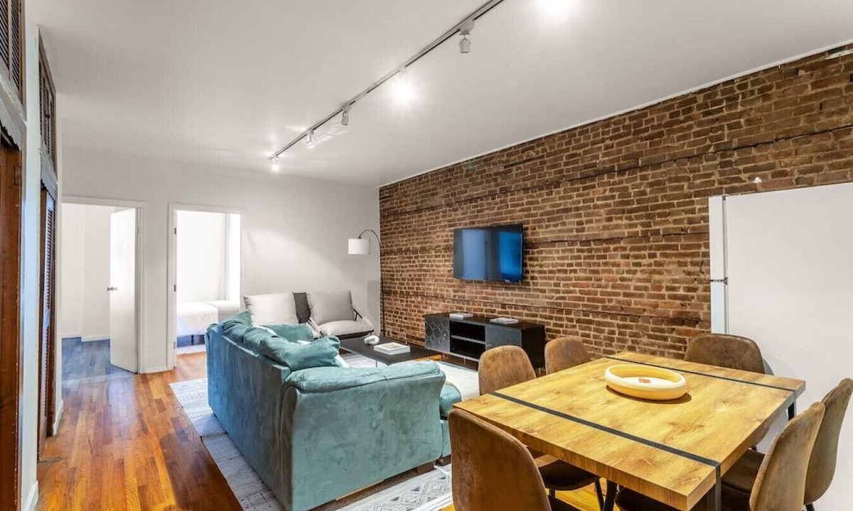 Midtown Apartment | Central Midtown Manhattan 3-Bedroom Apartment!
