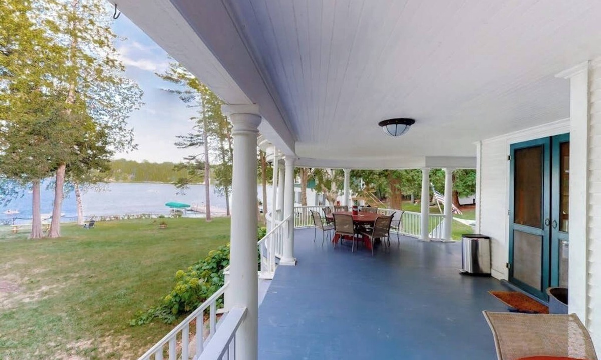 Charlotte Cottage | Century-Old Lakefront Victorian on a Private Island—Boats, Beach & Dog-Friendly