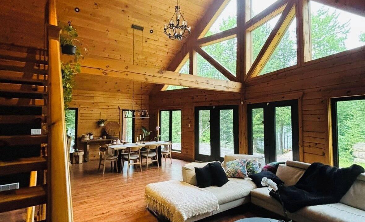 Pointe-au-Chene Ski Chalet | Chalet Lakehouse dreamy and private by the beautiful lake. Close to Montreal