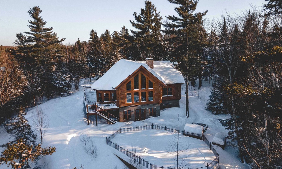 Fiddler Lake Resort Ski Chalet | Chalet White Wolf Spa at Fiddler Lake with Private Spa, Sauna, and Pool