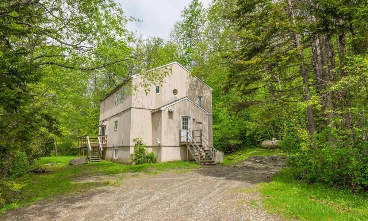 West Dover Ski Chalet | Chalet With A/C, 5 minutes from golf and Mount Snow