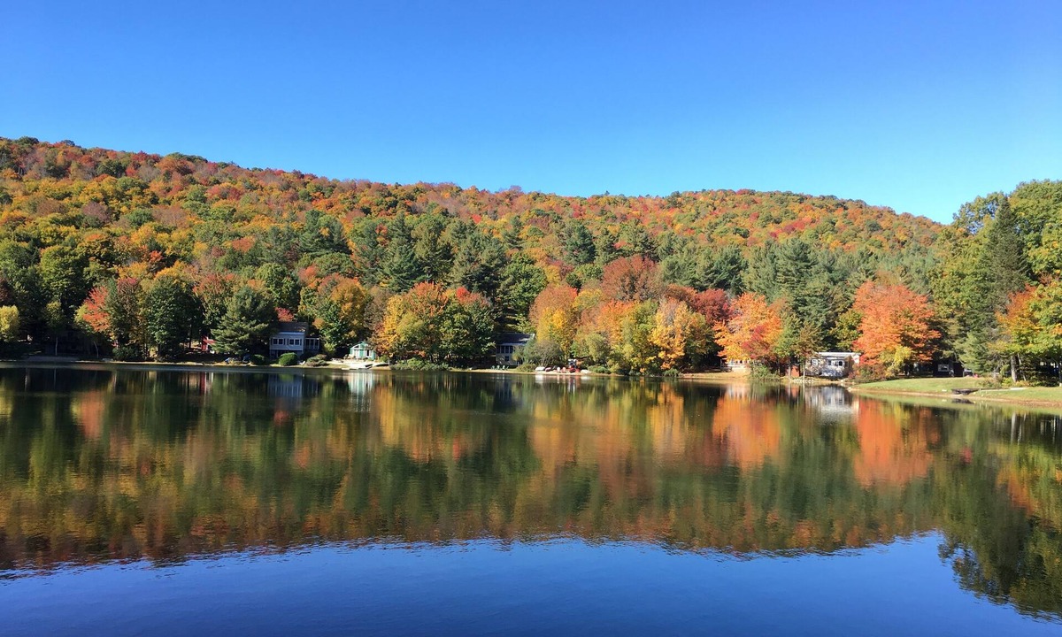Newbury Ski Chalet | Chalk Pond Chalet - Sleeps 8
