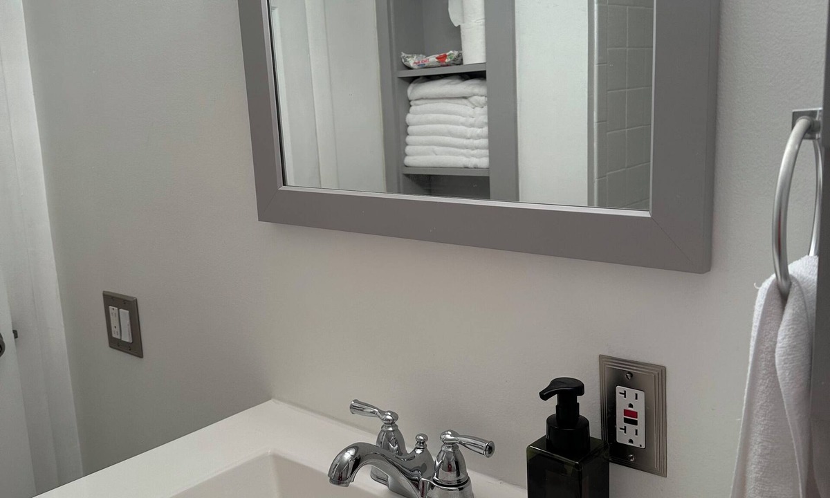 Perinton Apartment | Charming 1-bedroom apartment with AC, WiFi in beautiful Fairport