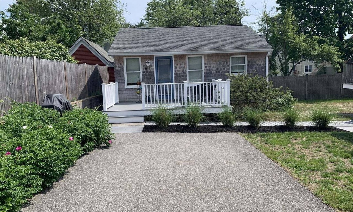 Camp Ellis Cottage | Charming 1-bedroom cottage in Ferry Beach Saco, ME, perfect for a cozy getaway for two.