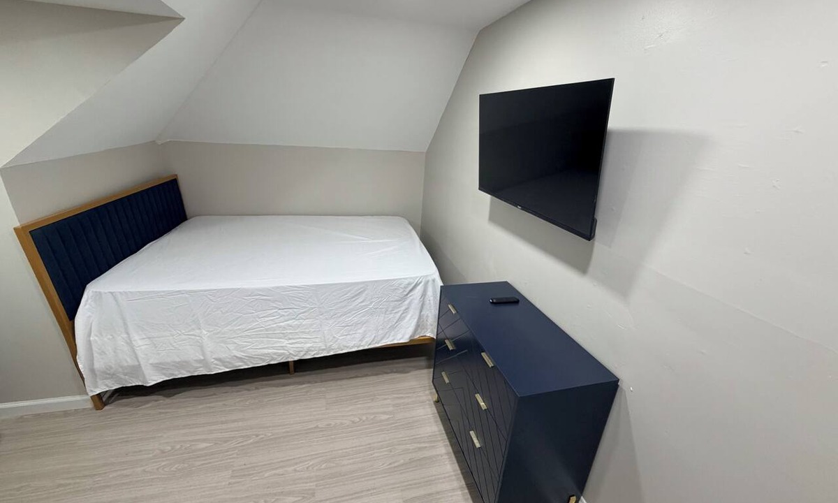 New Rochelle Apartment | Charming 1-bedroom apartment with AC in New Rochelle