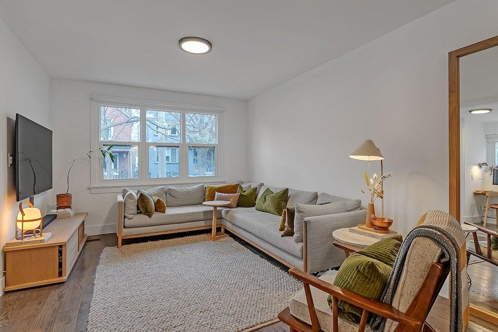 Leslieville House | Charming 2-Bed, 1-Bath Fully Furnished Home with Parking in Toronto!