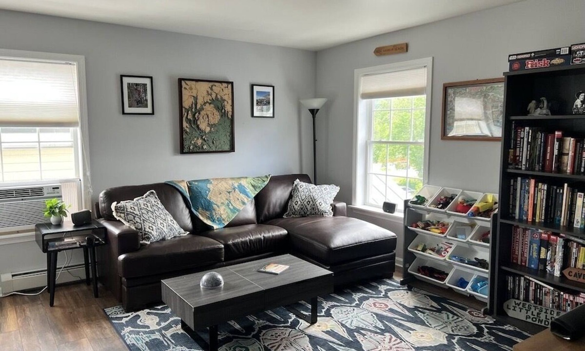 Bar Harbor Apartment | Charming 2-bedroom apartment with WiFi, AC in downtown Bar Harbor