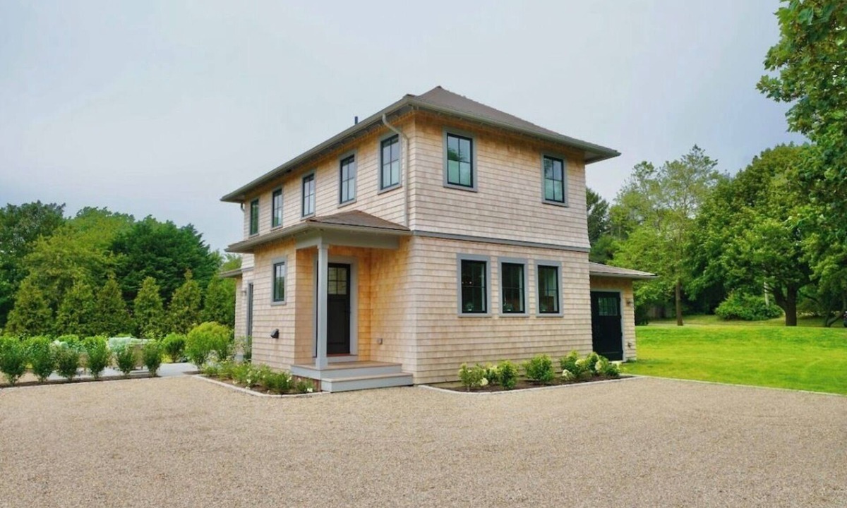Edgartown Cottage | Charming 2-bedroom cottage steps away from Downtown Edgartown and Beaches.