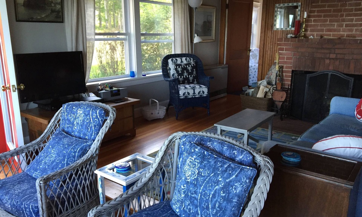 Owls Head Cottage | Charming 2-bedroom cottage in serene Owls Head with a fabulous ocean view.