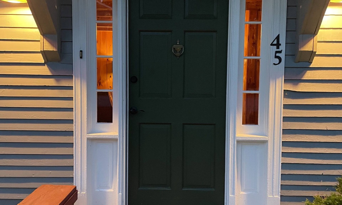 Alburg Cottage | Charming 2-bedroom cottage with AC and WiFi nestled in a peaceful setting~